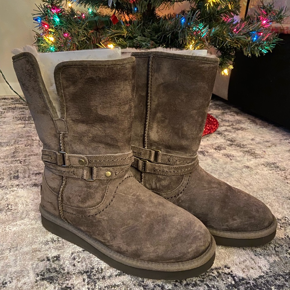 UGG Classic Short Boots ♡ Brown suede ♡